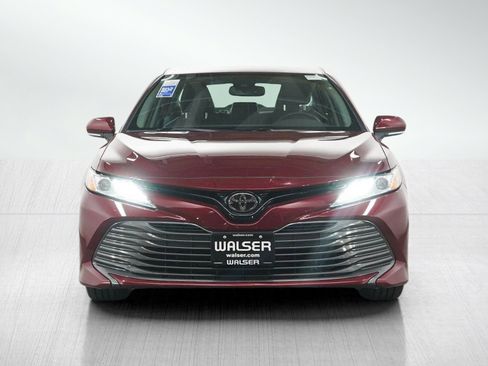 Used 2019 Toyota Camry XLE FWD image 8