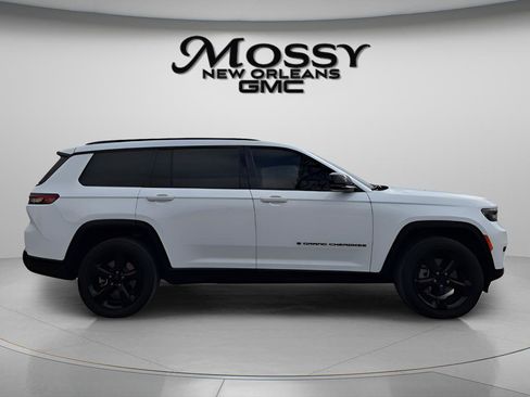 Used 2023 Jeep Grand Cherokee L Laredo image 4