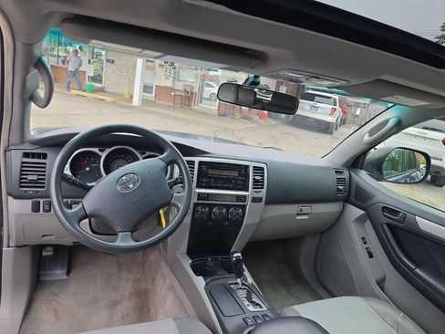 Used 2005 Toyota 4Runner SR5 AWD/4WD image 12