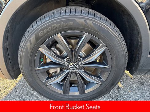 Used 2022 Volkswagen Tiguan SE image 12