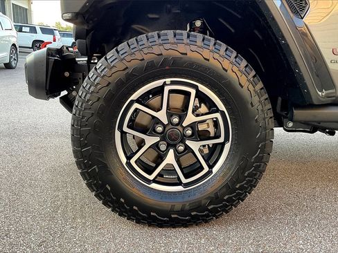 New 2025 Jeep Gladiator Rubicon w/ Convenience Group image 12