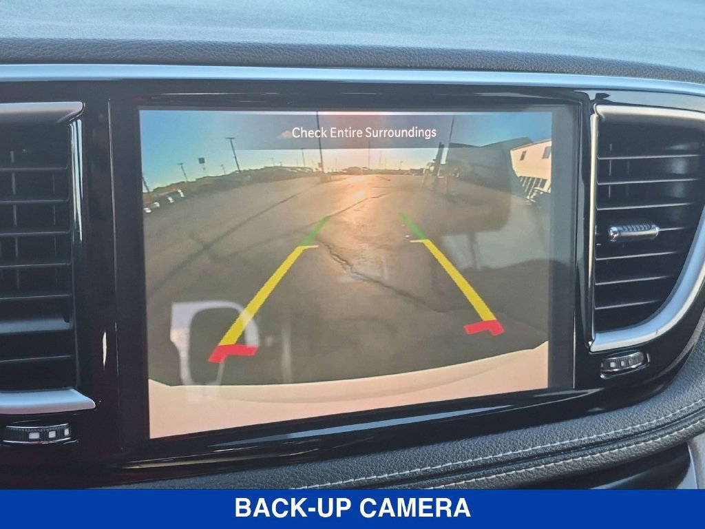 Used 2023 Chrysler Pacifica Limited FWD image 25