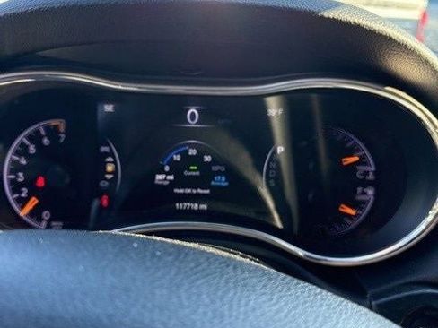 Used 2015 Jeep Grand Cherokee Altitude AWD/4WD image 11