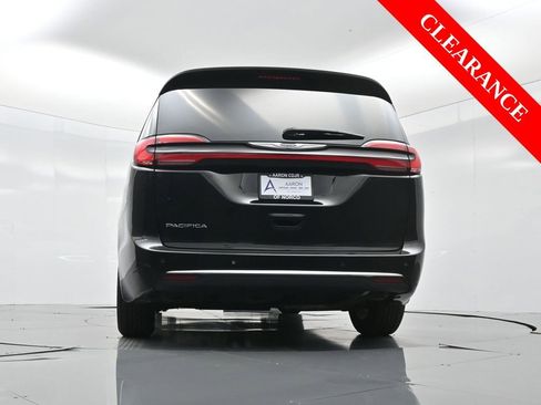 Used 2024 Chrysler Pacifica Touring-L image 49