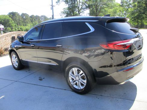 Used 2018 Buick Enclave Essence image 11