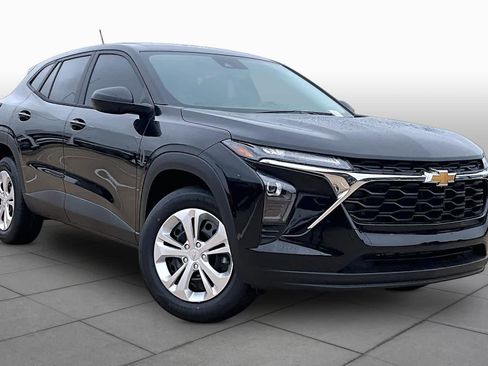 New 2026 Chevrolet Trax LS w/ Driver Confidence Package FWD image 2