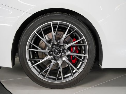 Used 2015 Lexus RC F Coupe w/ Performance Package image 28