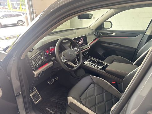 New 2026 Volkswagen Atlas Peak Edition AWD/4WD image 17