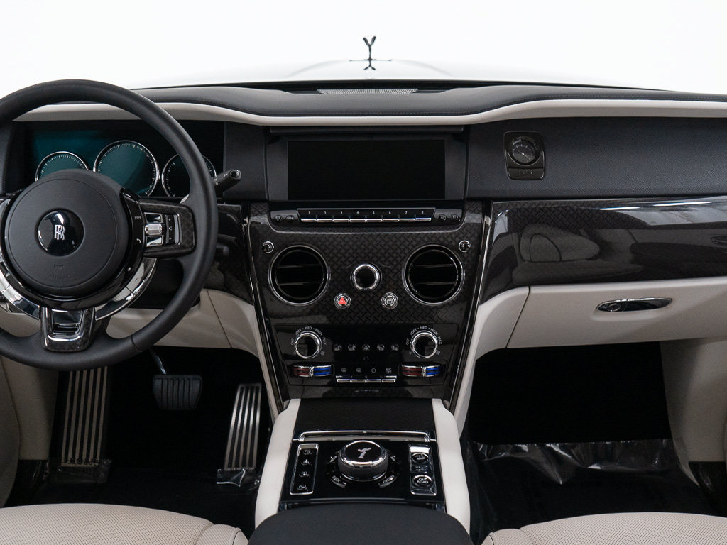 Certified 2022 Rolls-Royce Cullinan Black Badge w/ Dark Exterior Package AWD/4WD image 36