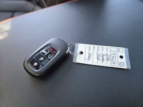 Used 2024 Honda Pilot TrailSport image 31