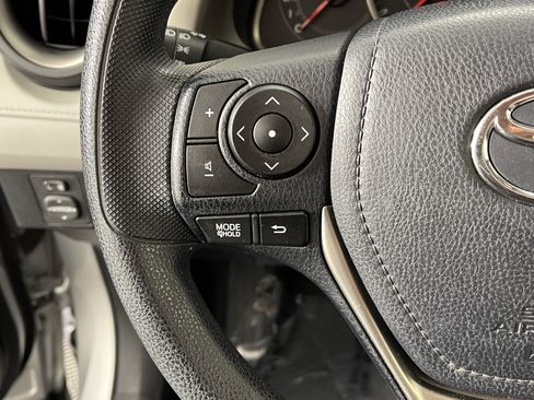 Used 2013 Toyota RAV4 LE AWD/4WD image 18