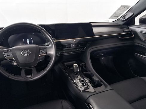 Used 2024 Toyota Crown Limited image 39