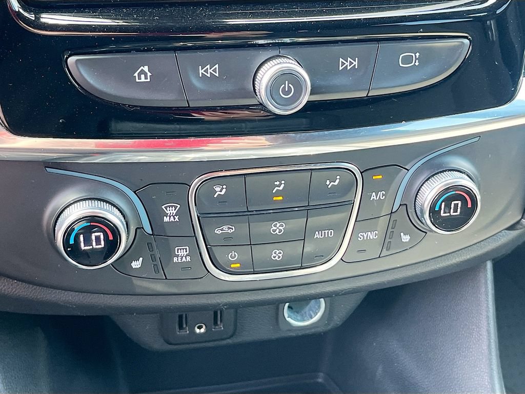 Used 2023 Chevrolet Traverse LT FWD image 16