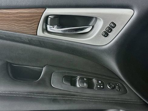 Used 2018 Nissan Pathfinder Platinum FWD image 19