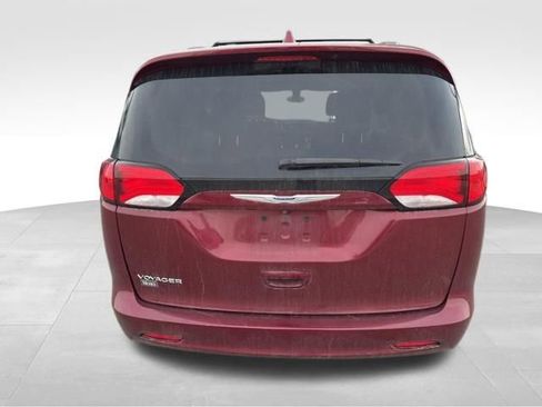 Used 2020 Chrysler Voyager Lxi image 5