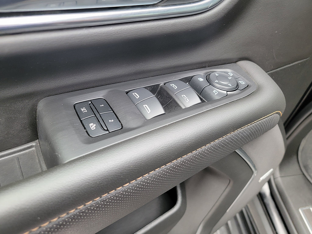 Used 2024 GMC Yukon XL AT4 AWD/4WD image 12
