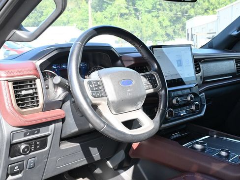 Used 2024 Ford Expedition Limited AWD/4WD image 12