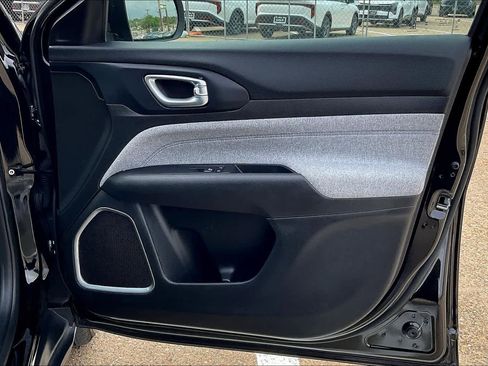 Used 2025 Jeep Compass Latitude image 28