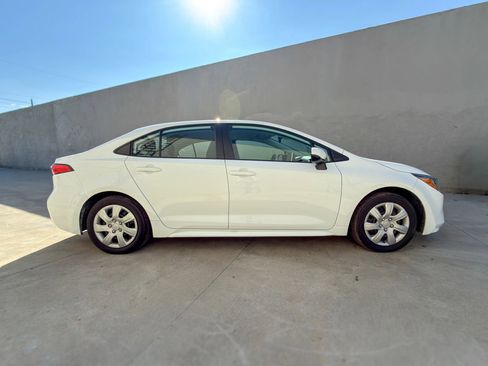 Used 2021 Toyota Corolla LE image 9