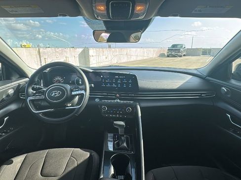 Used 2023 Hyundai Elantra SEL w/ Convenience Package image 21