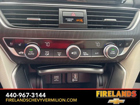 Used 2018 Honda Accord Touring image 2