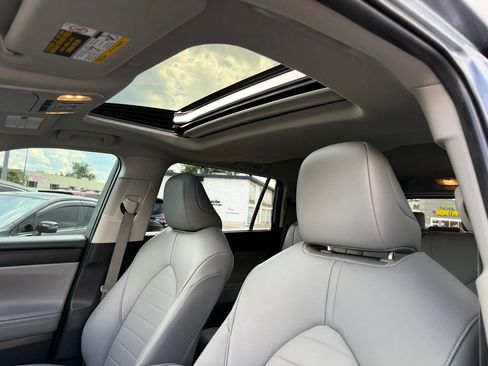 Used 2021 Toyota Highlander XLE AWD/4WD image 13
