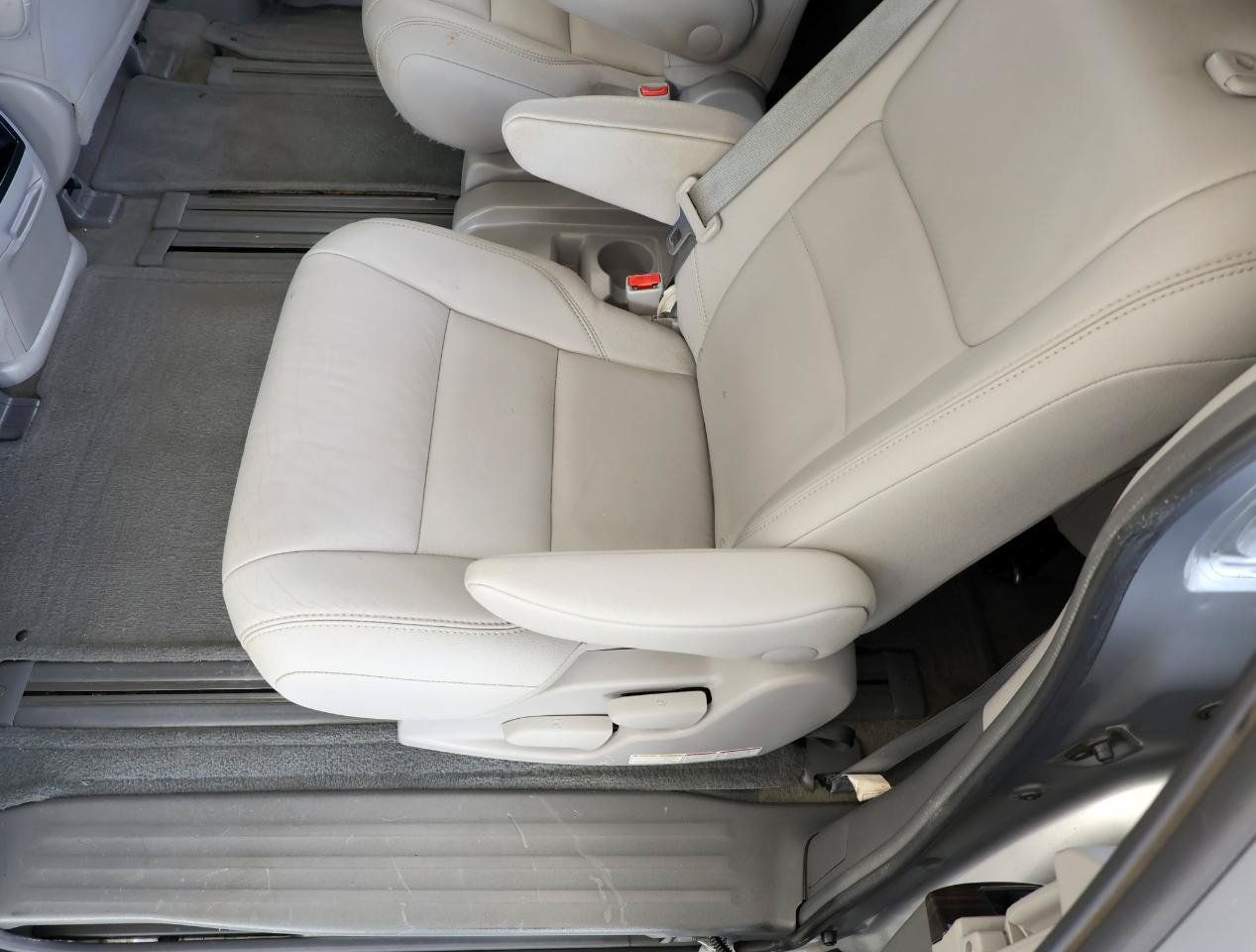 Used 2015 Toyota Sienna XLE FWD image 45