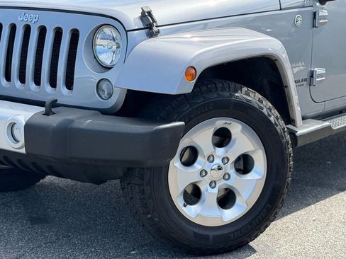 Used 2015 Jeep Wrangler Unlimited Sahara w/ Dual Top Group AWD/4WD image 4