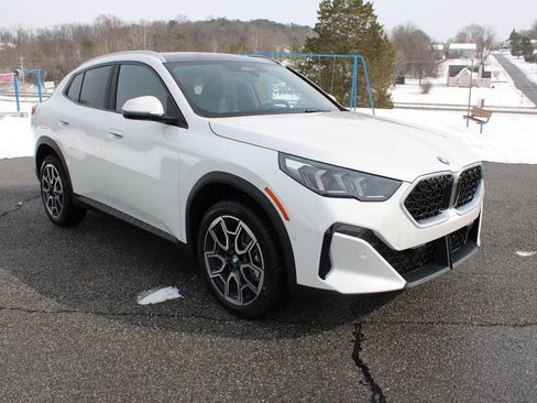 New 2026 BMW X2 xDrive28i AWD/4WD image 2