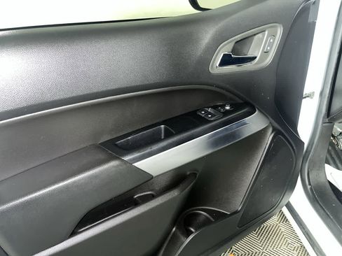 Used 2022 Chevrolet Colorado LT w/ Fleet Safety Package image 13