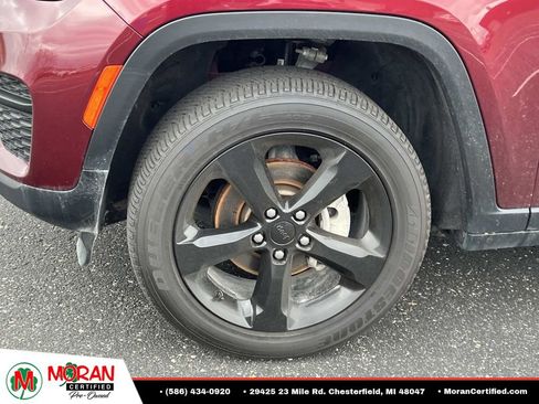 Used 2024 Jeep Grand Cherokee Altitude AWD/4WD image 10