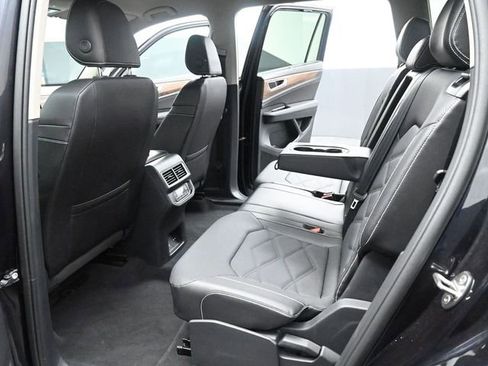 Used 2025 Volkswagen Atlas SE AWD/4WD image 25