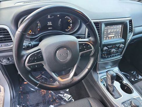 Used 2021 Jeep Grand Cherokee Laredo AWD/4WD image 34