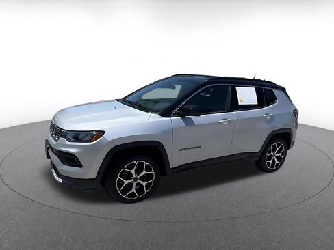 Used 2025 Jeep Compass Limited AWD/4WD image 6