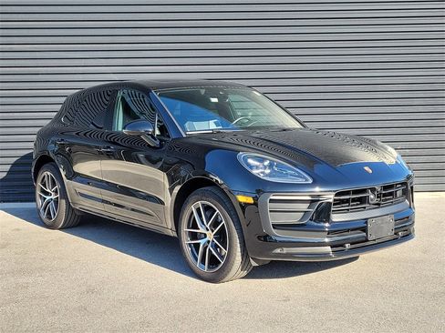 Certified 2024 Porsche Macan image 9