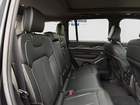 Used 2024 Jeep Grand Cherokee Overland AWD/4WD image 20