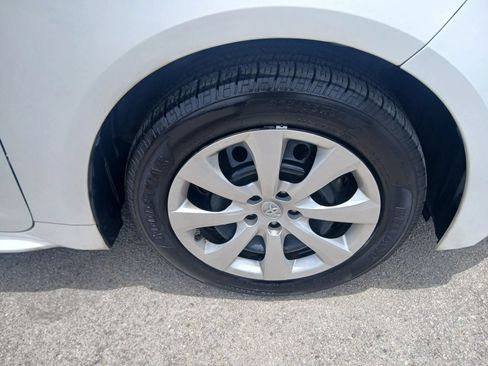 Used 2020 Toyota Corolla LE FWD image 19