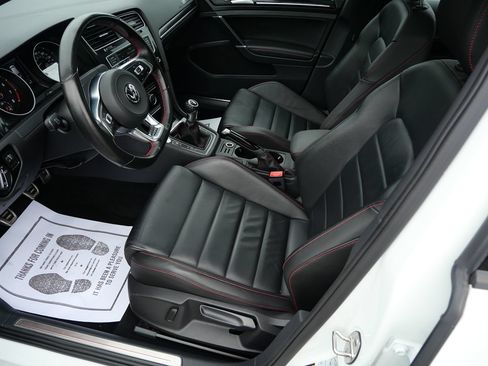 Used 2017 Volkswagen GTI SE FWD image 10