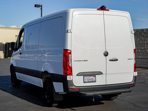 Used 2025 Mercedes-Benz Sprinter 2500 image 4