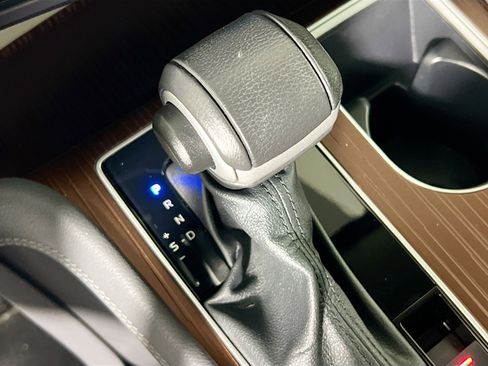 Used 2024 Toyota Sienna XLE FWD image 25