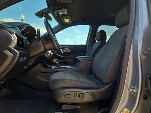 Used 2023 Chevrolet Traverse LT FWD image 14