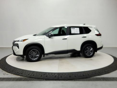 Used 2024 Nissan Rogue S AWD/4WD image 5