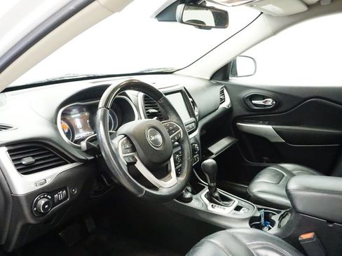 Used 2016 Jeep Cherokee Overland w/ Technology Group image 23