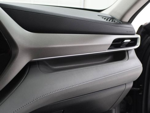 Used 2022 Toyota Highlander L FWD image 19