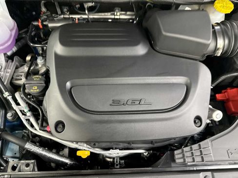 New 2027 Chrysler Pacifica Select FWD image 17