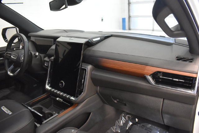 Used 2026 GMC Yukon Denali w/ Sun & Power Step Package AWD/4WD image 18