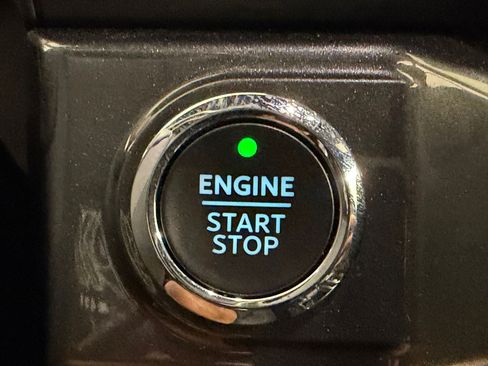 Used 2022 Ford F150 XLT w/ Equipment Group 302A High AWD/4WD image 18