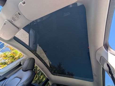 Used 2024 Tesla Model Y 2WD image 23