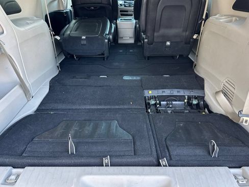 Used 2023 Chrysler Pacifica Touring-L FWD image 16