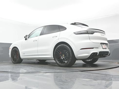 Used 2021 Porsche Cayenne GTS AWD/4WD image 34